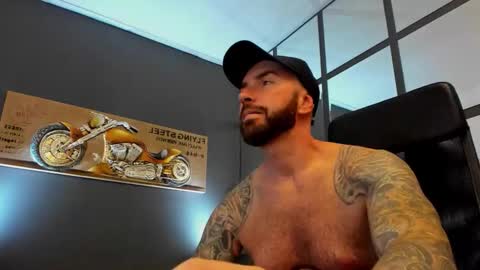 Snapshot of arongrant chatting on 10/13/25, 10:04 AronGrant online show from 10/13/25, 10:04