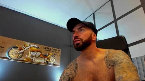 Snapshot of arongrant chatting on 10/16/25, 08:48 AronGrant online show from 10/16/25, 08:48