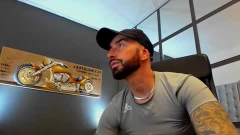 Snapshot of arongrant chatting on 10/24/25, 09:17 AronGrant online show from 10/24/25, 09:17