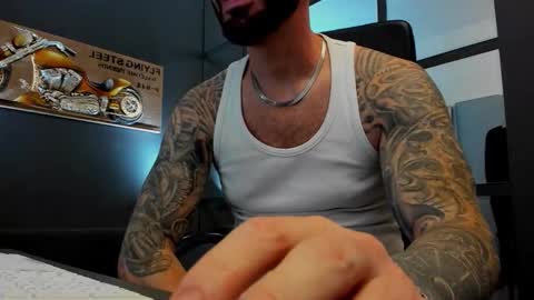 Snapshot of arongrant chatting on 10/25/25, 08:55 AronGrant online show from 10/25/25, 08:55