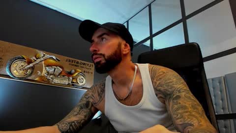 Snapshot of arongrant chatting on 10/29/25, 09:33 AronGrant online show from 10/29/25, 09:33