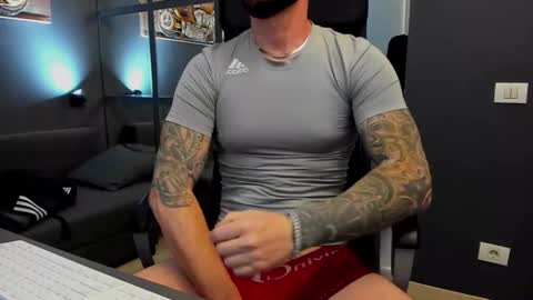 Snapshot of arongrant chatting on 11/01/25, 11:12 AronGrant online show from 11/01/25, 11:12