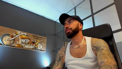 Snapshot of arongrant chatting on 11/03/25, 09:32 AronGrant online show from 11/03/25, 09:32