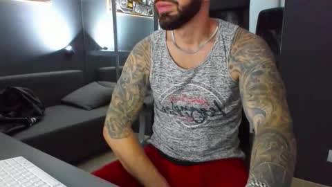 Snapshot of arongrant chatting on 11/07/25, 10:37 AronGrant online show from 11/07/25, 10:37