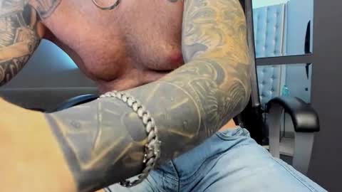 Snapshot of arongrant chatting on 11/09/25, 10:46 AronGrant online show from 11/09/25, 10:46