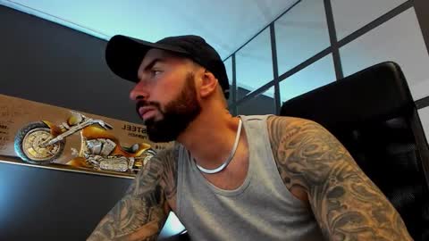 Snapshot of arongrant chatting on 11/20/25, 09:53 AronGrant online show from 11/20/25, 09:53