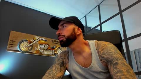 Snapshot of arongrant chatting on 11/22/25, 11:42 AronGrant online show from 11/22/25, 11:42