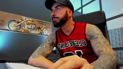 Snapshot of arongrant chatting on 11/23/25, 11:21 AronGrant online show from 11/23/25, 11:21