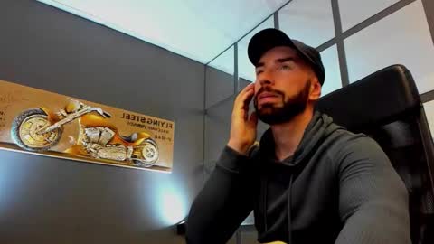 Snapshot of arongrant chatting on 11/24/25, 10:48 AronGrant online show from 11/24/25, 10:48