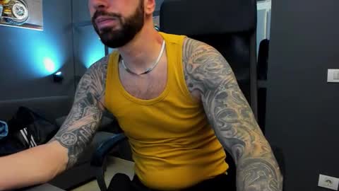 Snapshot of arongrant chatting on 11/28/25, 10:18 AronGrant online show from 11/28/25, 10:18