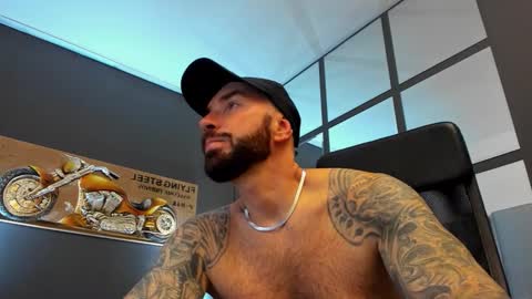 Snapshot of arongrant chatting on 11/29/25, 10:18 AronGrant online show from 11/29/25, 10:18