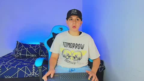 Snapshot of arontroy_wi chatting on 01/09/25, 10:09 noah and ivy online show from 01/09/25, 10:09