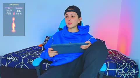 Snapshot of arontroy_wi chatting on 02/02/25, 06:10 noah and ivy online show from 02/02/25, 06:10