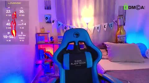 Snapshot of arontroy_wi chatting on 09/25/25, 10:57 noah and ivy online show from 09/25/25, 10:57