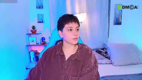 Snapshot of arontroy_wi chatting on 10/11/25, 04:12 noah and ivy online show from 10/11/25, 04:12