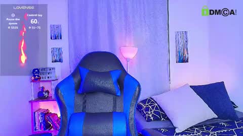 Snapshot of arontroy_wi chatting on 10/31/25, 10:05 noah and ivy online show from 10/31/25, 10:05