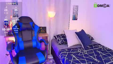 Snapshot of arontroy_wi chatting on 11/03/25, 10:38 noah and ivy online show from 11/03/25, 10:38