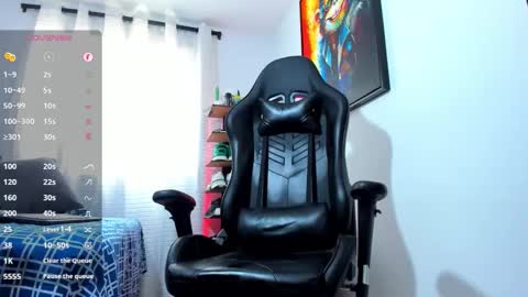 Snapshot of aronvillegas chatting on 09/17/25, 02:19 online show from 09/17/25, 02:19