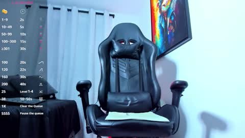 Snapshot of aronvillegas chatting on 10/08/25, 01:58 online show from 10/08/25, 01:58