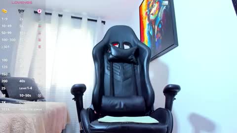 Snapshot of aronvillegas chatting on 10/30/25, 01:34 online show from 10/30/25, 01:34