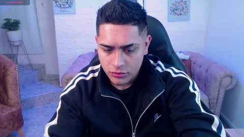 Snapshot of aroon_09 chatting on 12/15/25, 03:11 Aron online show from 12/15/25, 03:11