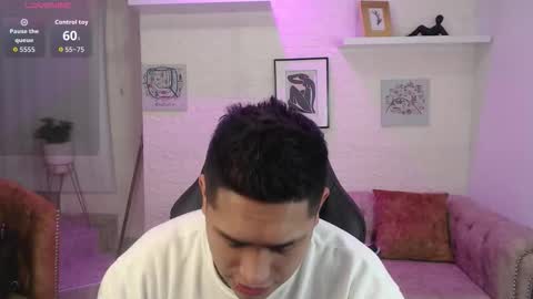 Snapshot of aroon_09 chatting on 12/18/25, 03:12 Aron online show from 12/18/25, 03:12