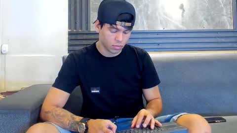 Aroon   online show from 01/12/26, 07:52