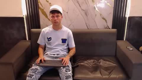 Aroon   online show from 03/22/26, 04:16