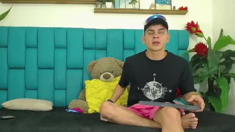 Aroon   online show from 06/06/26, 02:11
