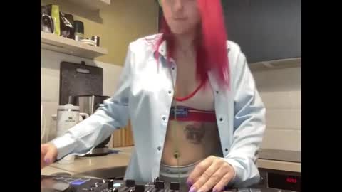 arri_ella online show from 11/30/25, 01:09