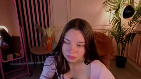 Snapshot of arri_kris chatting on 11/28/25, 06:21 Ariela online show from 11/28/25, 06:21