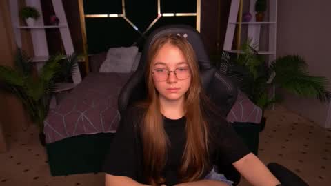 arrinawair online show from 11/18/25, 09:03