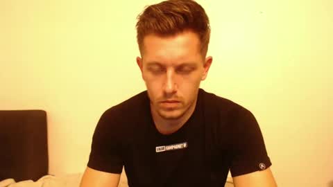 arromwilliam90 online show from 12/08/24, 09:24