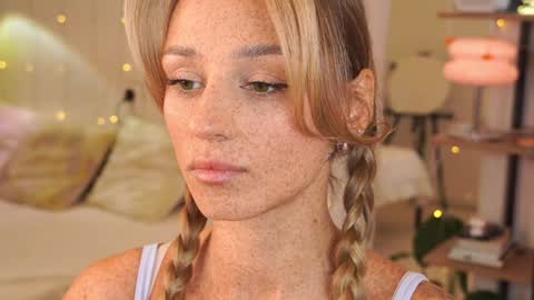 Snapshot of artease chatting on 12/07/24, 11:18 Arti Next Streams - online show from 12/07/24, 11:18