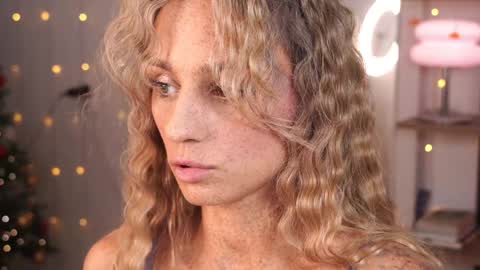 Snapshot of artease chatting on 12/29/24, 10:23 Arti Next Streams - online show from 12/29/24, 10:23