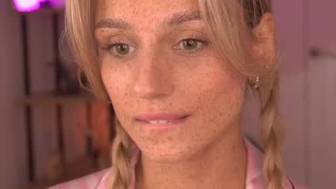 Snapshot of artease chatting on 02/15/25, 02:44 Arti Next Streams - online show from 02/15/25, 02:44