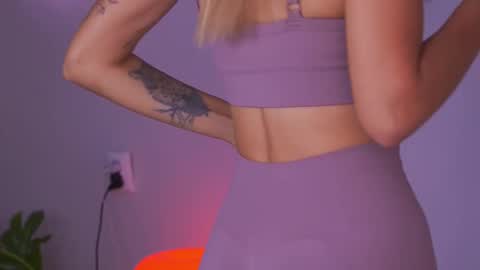 Snapshot of artease chatting on 09/14/25, 04:22 Arti Next Streams - online show from 09/14/25, 04:22