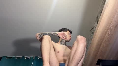 Snapshot of arteemiis chatting on 01/15/25, 01:20 online show from 01/15/25, 01:20