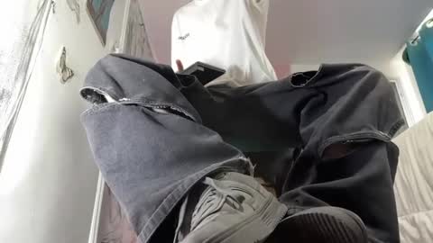 Snapshot of arteemiis chatting on 01/16/25, 10:32 online show from 01/16/25, 10:32