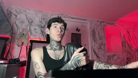 Snapshot of arteemiis chatting on 02/07/25, 10:20 online show from 02/07/25, 10:20