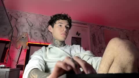 Snapshot of arteemiis chatting on 02/11/25, 09:25 online show from 02/11/25, 09:25