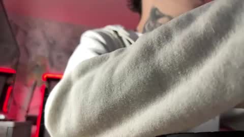 Snapshot of arteemiis chatting on 02/14/25, 11:21 online show from 02/14/25, 11:21