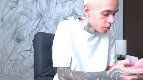 Snapshot of arteemiis chatting on 09/28/25, 12:10 online show from 09/28/25, 12:10