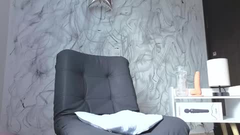 Snapshot of arteemiis chatting on 09/30/25, 12:21 online show from 09/30/25, 12:21