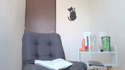 Snapshot of arteemiis chatting on 10/22/25, 12:16 online show from 10/22/25, 12:16