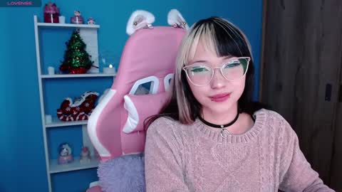 Snapshot of artic_love chatting on 12/06/24, 03:52 Lenna online show from 12/06/24, 03:52