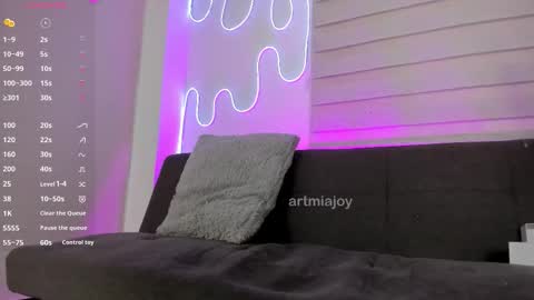 MIA OF artmiajoy online show from 01/06/26, 10:52