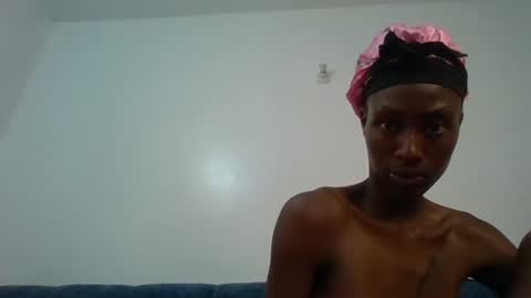 Snapshot of artmilk chatting on 02/18/26, 01:40 artmilk online show from 02/18/26, 01:40