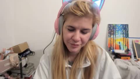 Snapshot of artsyandcraftsy_ chatting on 12/02/25, 07:53 MIA online show from 12/02/25, 07:53