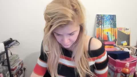 Snapshot of artsyandcraftsy_ chatting on 12/16/25, 11:15 MIA online show from 12/16/25, 11:15